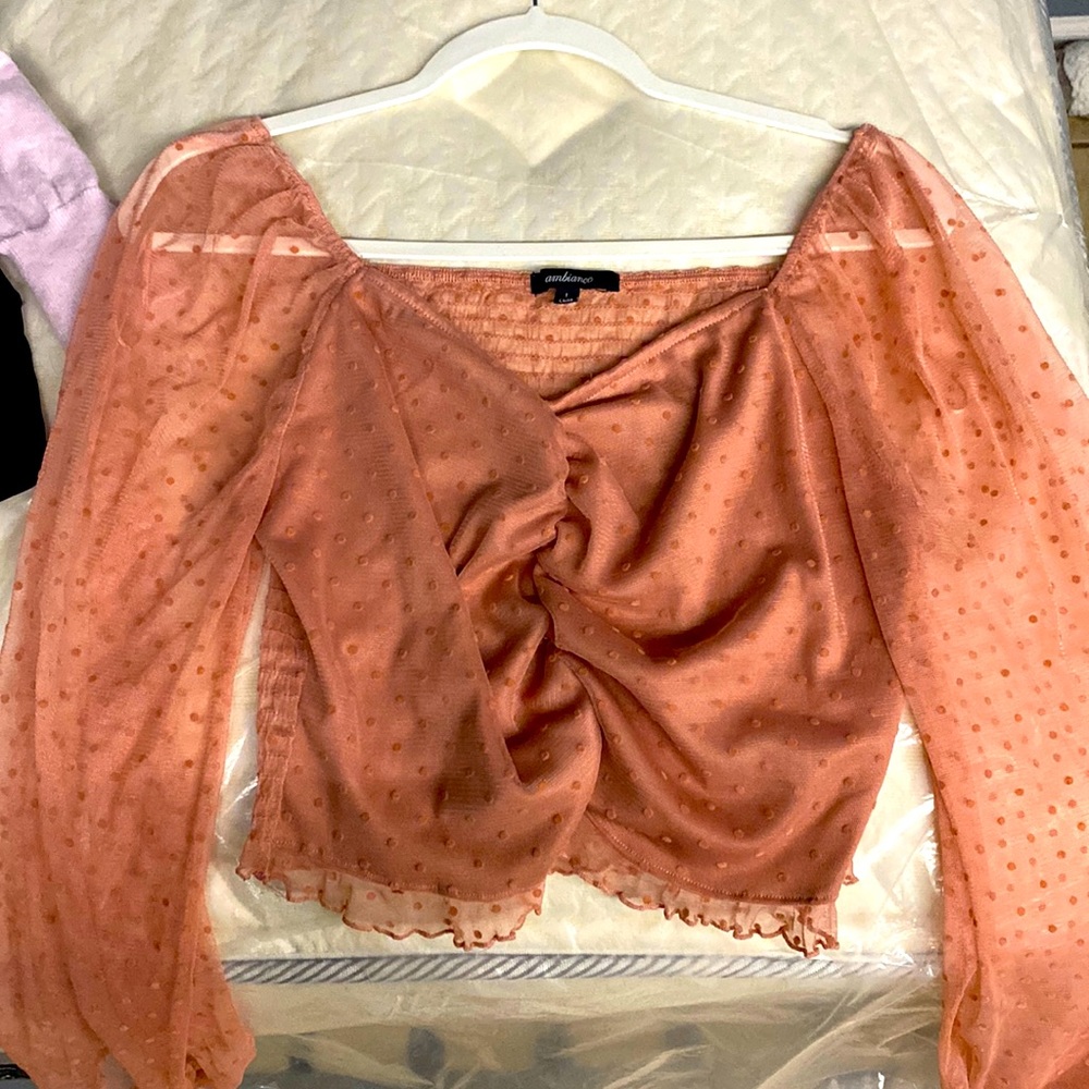 Large ambiance top, see thru sleeves and see thru back